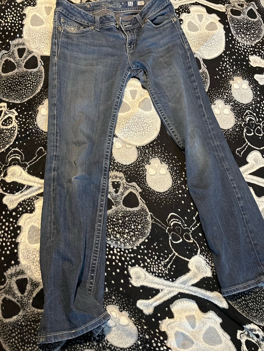CLEAROUT SALE MAKE ANY OFFER MISS ME JEANS small imperfection on knee